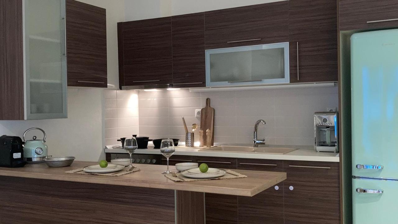 Bright Luxury Apt. Volos Bagian luar foto