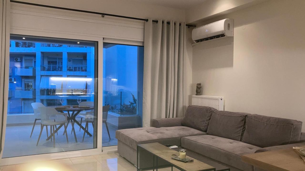 Bright Luxury Apt. Volos Bagian luar foto